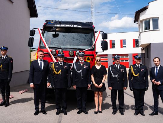 Przekazanie wozu strażackiego dla OSP Zielonka Nowa (zdjęcia)