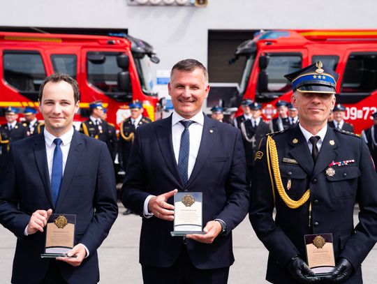 Przekazanie wozu strażackiego dla OSP Zielonka Nowa (zdjęcia)