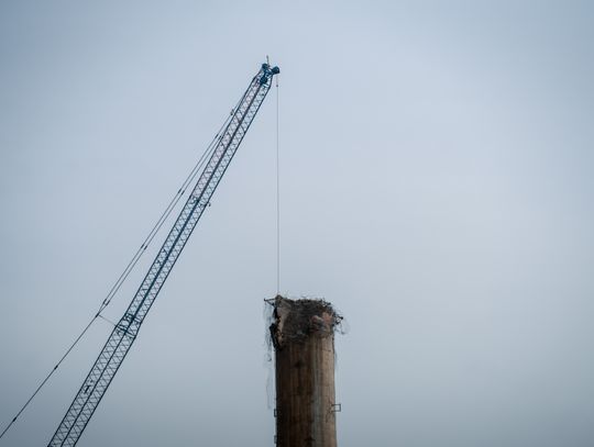 Wyburzanie komina RADPEC południe (zdjęcia)