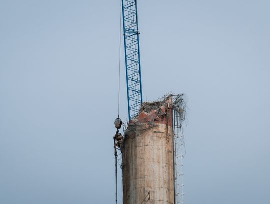 Wyburzanie komina RADPEC południe (zdjęcia)