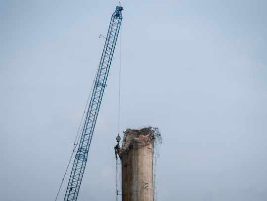 Wyburzanie komina RADPEC południe (zdjęcia)