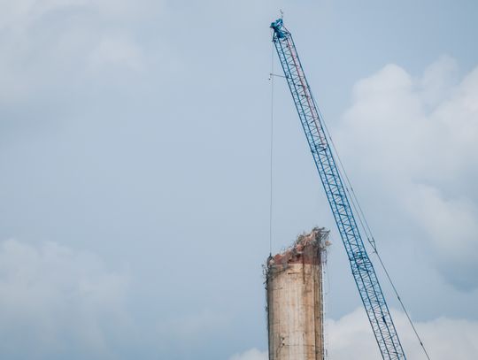 Wyburzanie komina RADPEC południe (zdjęcia)