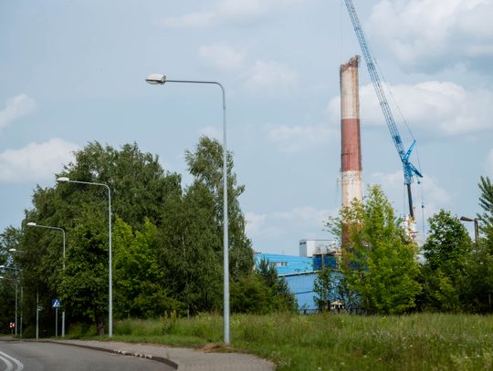 Wyburzanie komina RADPEC południe (zdjęcia)