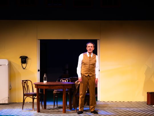 Próba medialna spektaklu "Śmierć komiwojażera" w reżyserii Radosława Rychcika (zdjęcia)