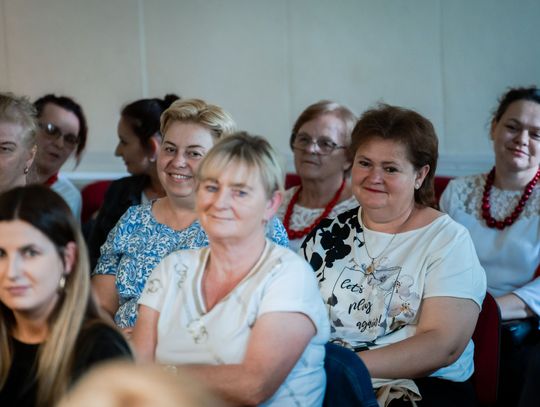 Wręczenie czeków dla Kół Gospodyń Wiejskich (zdjęcia)