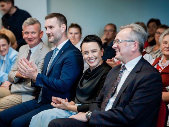 Wręczenie czeków dla Kół Gospodyń Wiejskich (zdjęcia)