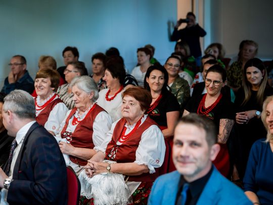 Wręczenie czeków dla Kół Gospodyń Wiejskich (zdjęcia)