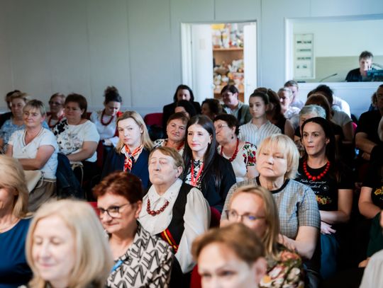 Wręczenie czeków dla Kół Gospodyń Wiejskich (zdjęcia)