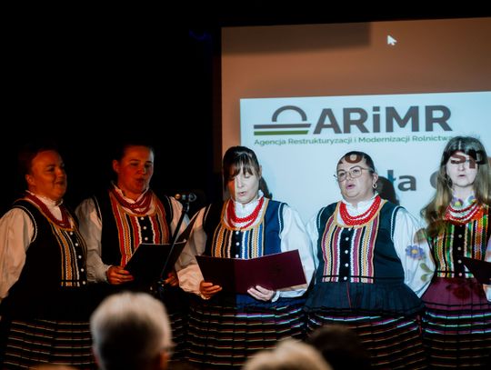 Wręczenie czeków dla Kół Gospodyń Wiejskich (zdjęcia)