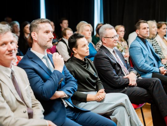 Wręczenie czeków dla Kół Gospodyń Wiejskich (zdjęcia)