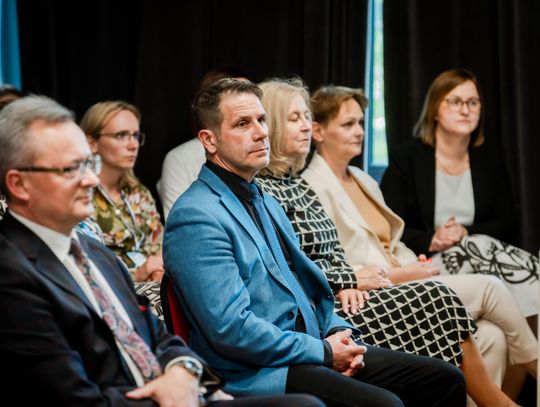 Wręczenie czeków dla Kół Gospodyń Wiejskich (zdjęcia)