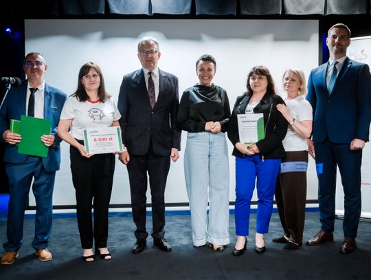 Wręczenie czeków dla Kół Gospodyń Wiejskich (zdjęcia)