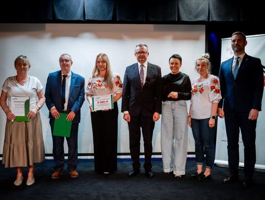 Wręczenie czeków dla Kół Gospodyń Wiejskich (zdjęcia)