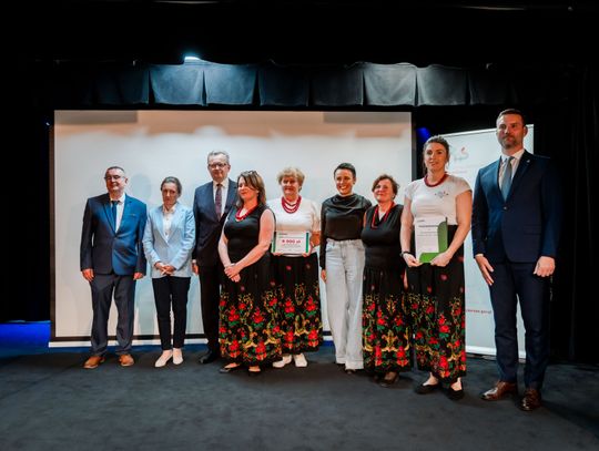 Wręczenie czeków dla Kół Gospodyń Wiejskich (zdjęcia)