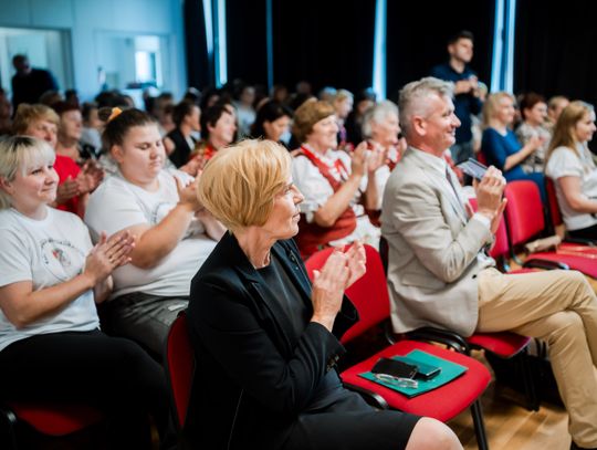 Wręczenie czeków dla Kół Gospodyń Wiejskich (zdjęcia)