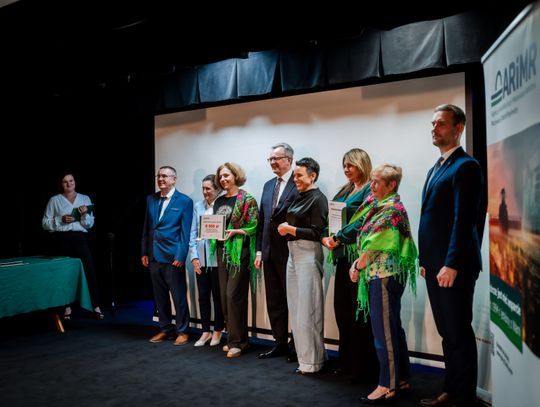 Wręczenie czeków dla Kół Gospodyń Wiejskich (zdjęcia)