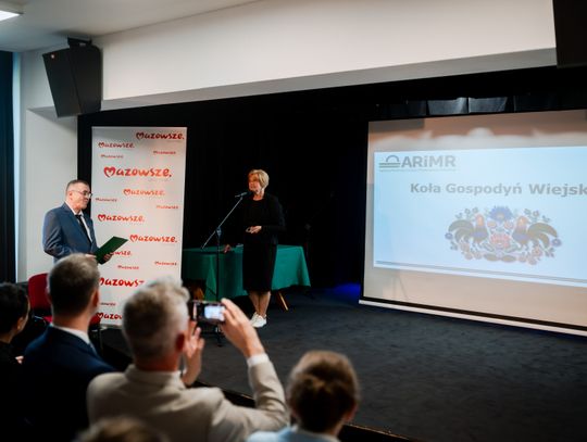 Wręczenie czeków dla Kół Gospodyń Wiejskich (zdjęcia)