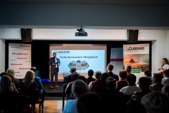 Wręczenie czeków dla Kół Gospodyń Wiejskich (zdjęcia)