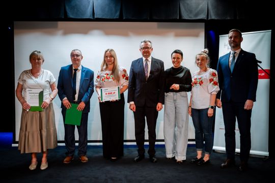 Wręczenie czeków dla Kół Gospodyń Wiejskich (zdjęcia)