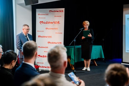 Wręczenie czeków dla Kół Gospodyń Wiejskich (zdjęcia)
