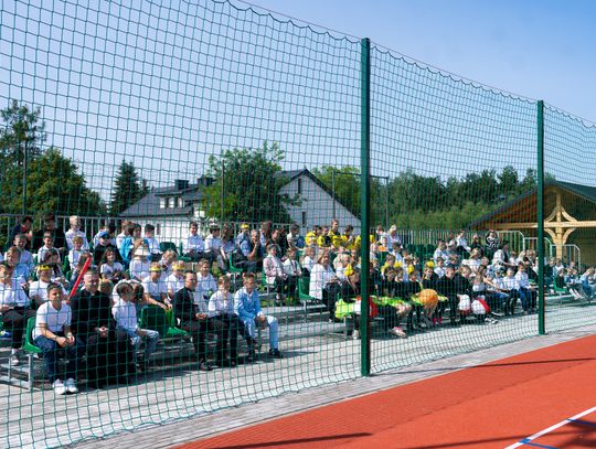 Uroczyste otwarcie boiska przy PSP w Jedlance (zdjęcia)