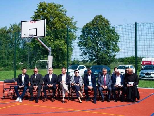 Uroczyste otwarcie boiska przy PSP w Jedlance (zdjęcia)