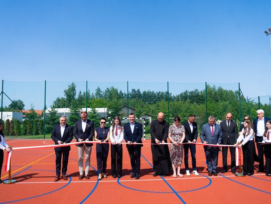 Uroczyste otwarcie boiska przy PSP w Jedlance (zdjęcia)