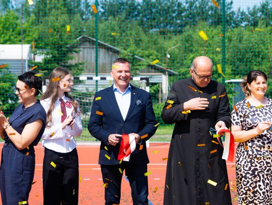Uroczyste otwarcie boiska przy PSP w Jedlance (zdjęcia)