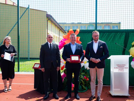 Uroczyste otwarcie boiska przy PSP w Jedlance (zdjęcia)