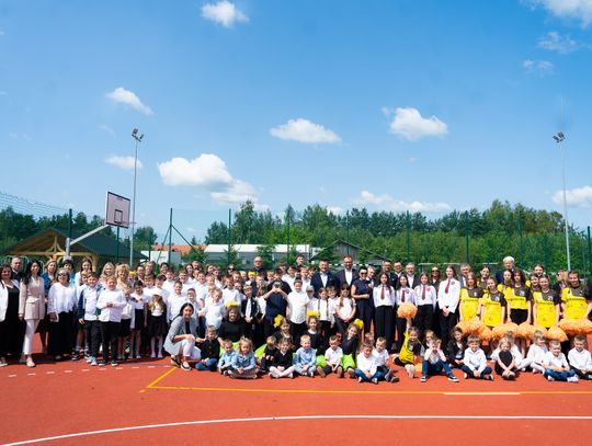 Uroczyste otwarcie boiska przy PSP w Jedlance (zdjęcia)