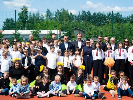 Uroczyste otwarcie boiska przy PSP w Jedlance (zdjęcia)