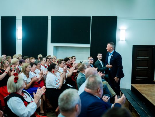 Wręczenie czeków dla Kół Gospodyń Wiejskich z powiatu Szydłowieckiego (zdjęcia)