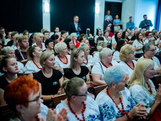 Wręczenie czeków dla Kół Gospodyń Wiejskich z powiatu Szydłowieckiego (zdjęcia)