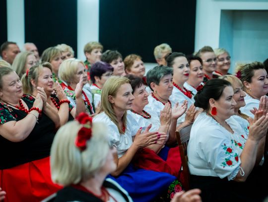 Wręczenie czeków dla Kół Gospodyń Wiejskich z powiatu Szydłowieckiego (zdjęcia)