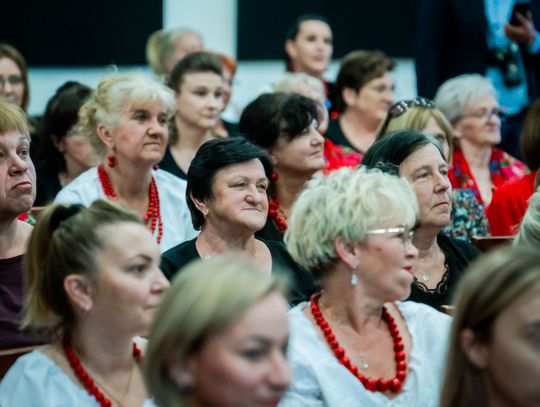 Wręczenie czeków dla Kół Gospodyń Wiejskich z powiatu Szydłowieckiego (zdjęcia)