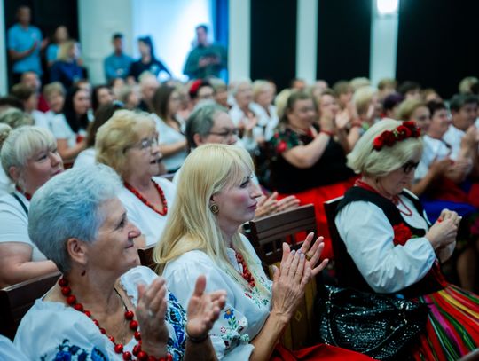 Wręczenie czeków dla Kół Gospodyń Wiejskich z powiatu Szydłowieckiego (zdjęcia)