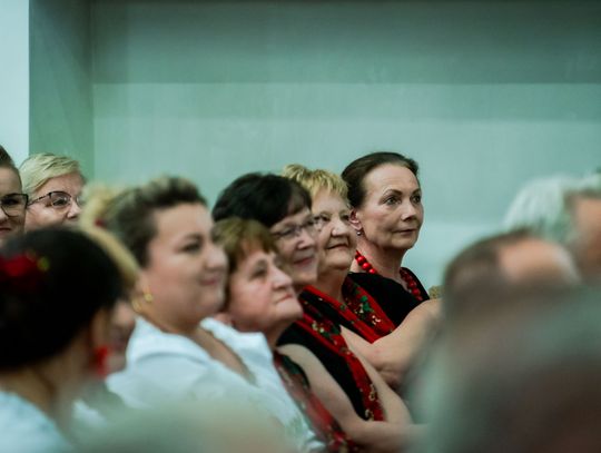 Wręczenie czeków dla Kół Gospodyń Wiejskich z powiatu Szydłowieckiego (zdjęcia)