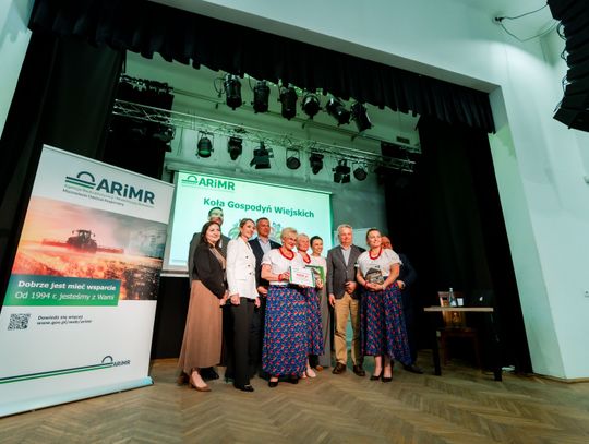 Wręczenie czeków dla Kół Gospodyń Wiejskich z powiatu Szydłowieckiego (zdjęcia)