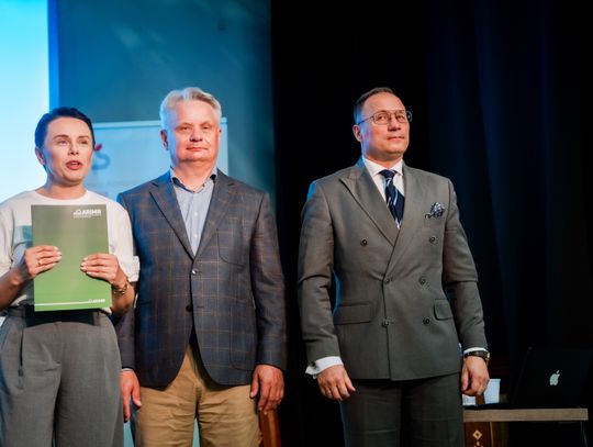 Wręczenie czeków dla Kół Gospodyń Wiejskich z powiatu Szydłowieckiego (zdjęcia)