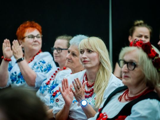 Wręczenie czeków dla Kół Gospodyń Wiejskich z powiatu Szydłowieckiego (zdjęcia)