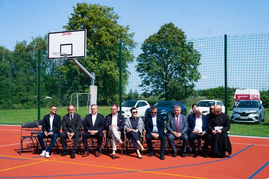 Uroczyste otwarcie boiska przy PSP w Jedlance (zdjęcia)