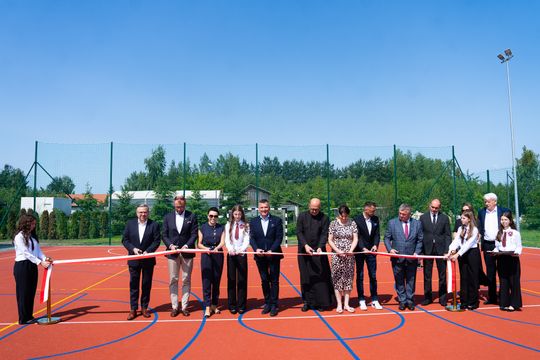 Uroczyste otwarcie boiska przy PSP w Jedlance (zdjęcia)
