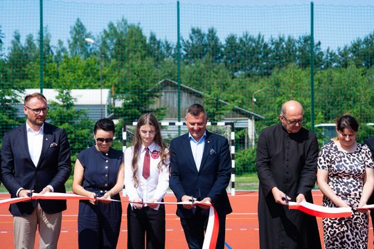 Uroczyste otwarcie boiska przy PSP w Jedlance (zdjęcia)
