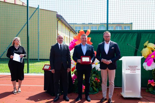Uroczyste otwarcie boiska przy PSP w Jedlance (zdjęcia)