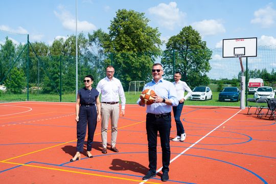 Uroczyste otwarcie boiska przy PSP w Jedlance (zdjęcia)