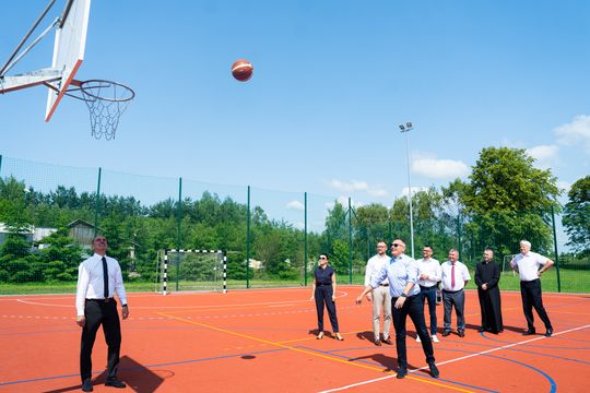 Uroczyste otwarcie boiska przy PSP w Jedlance (zdjęcia)
