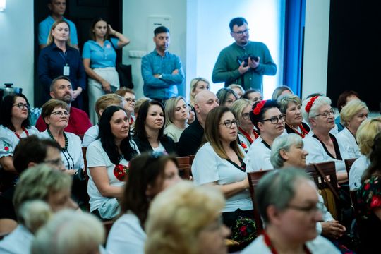Wręczenie czeków dla Kół Gospodyń Wiejskich z powiatu Szydłowieckiego (zdjęcia)