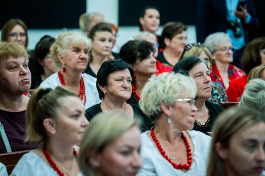 Wręczenie czeków dla Kół Gospodyń Wiejskich z powiatu Szydłowieckiego (zdjęcia)