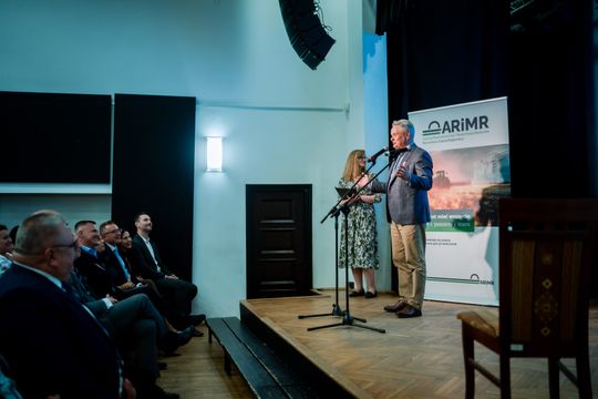 Wręczenie czeków dla Kół Gospodyń Wiejskich z powiatu Szydłowieckiego (zdjęcia)