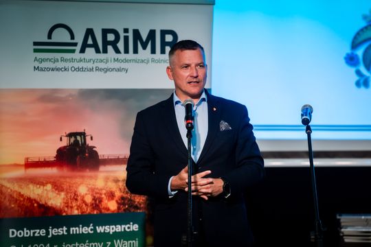 Wręczenie czeków dla Kół Gospodyń Wiejskich z powiatu Szydłowieckiego (zdjęcia)